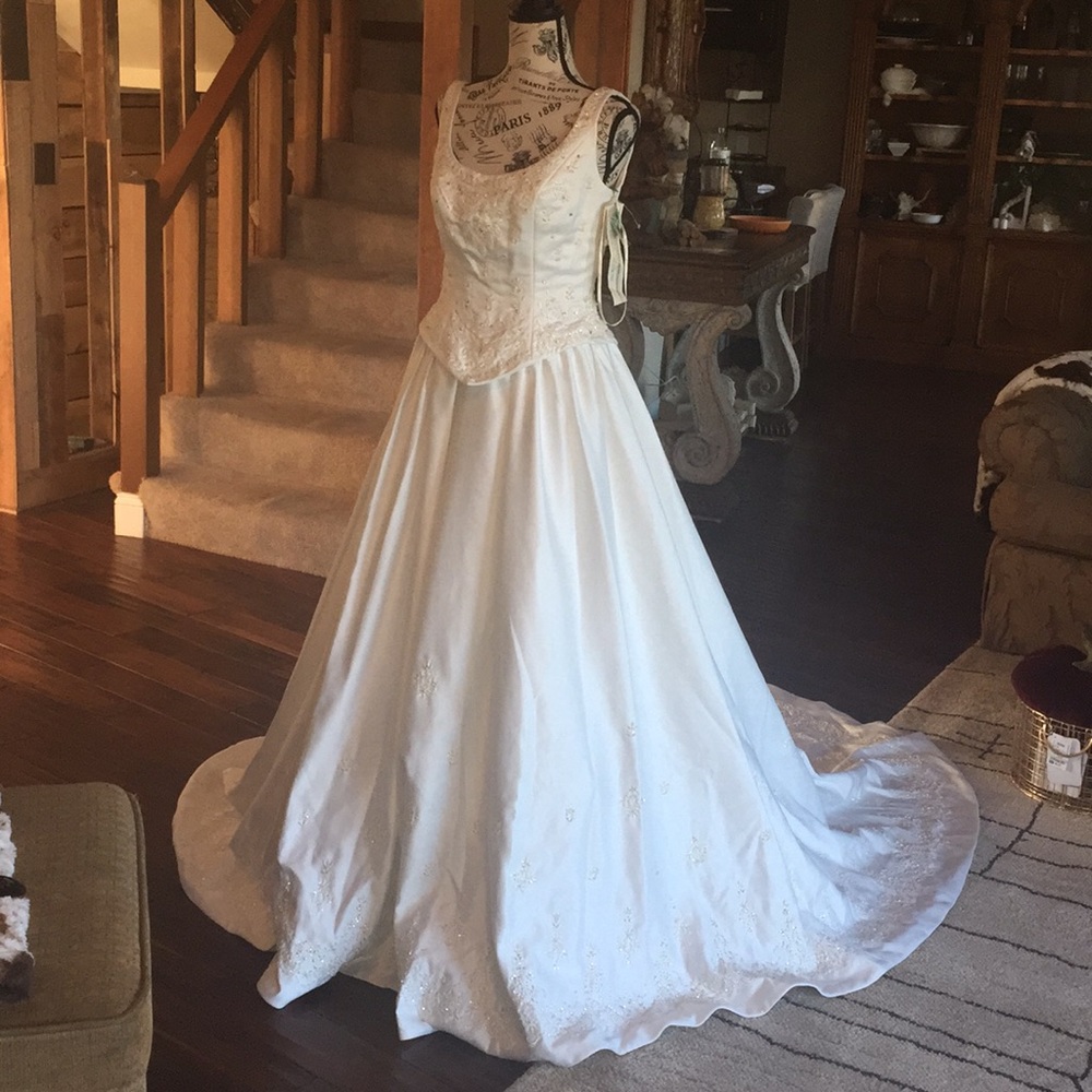 MORI LEE wedding gown. SIZE 12.   "New with tags"